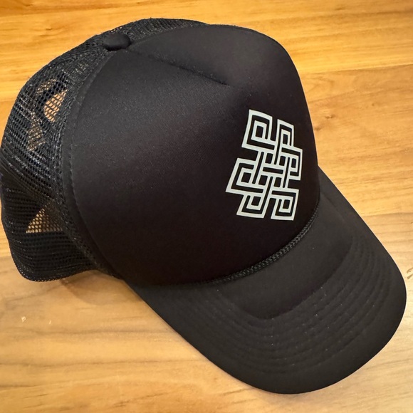 Symbolic Karma Knot trucker hat - Picture 2 of 4